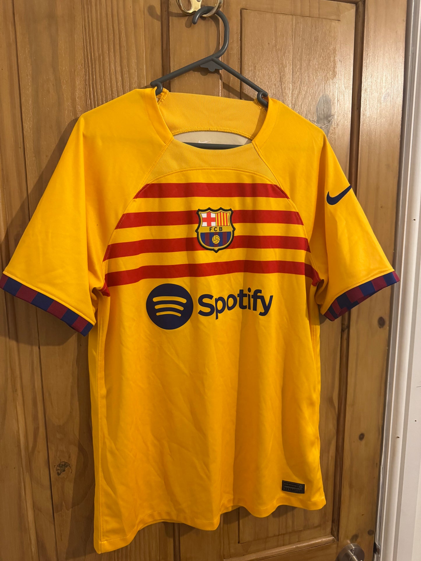 Barcelona Football Shirt - 2022 / 2023 - Fourth - Medium