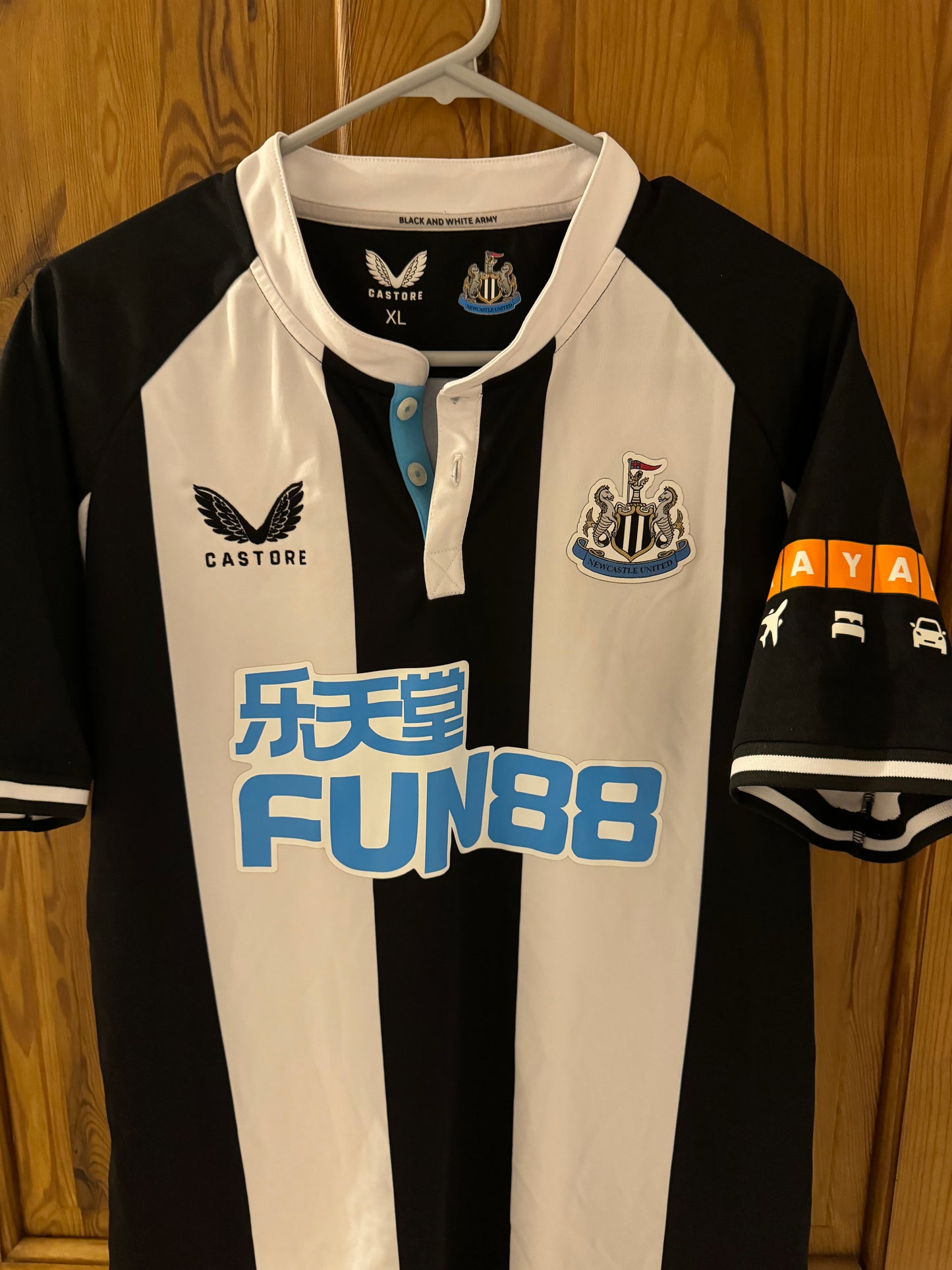 Newcastle United Football Shirt - 2018 / 2019 - Home - XL