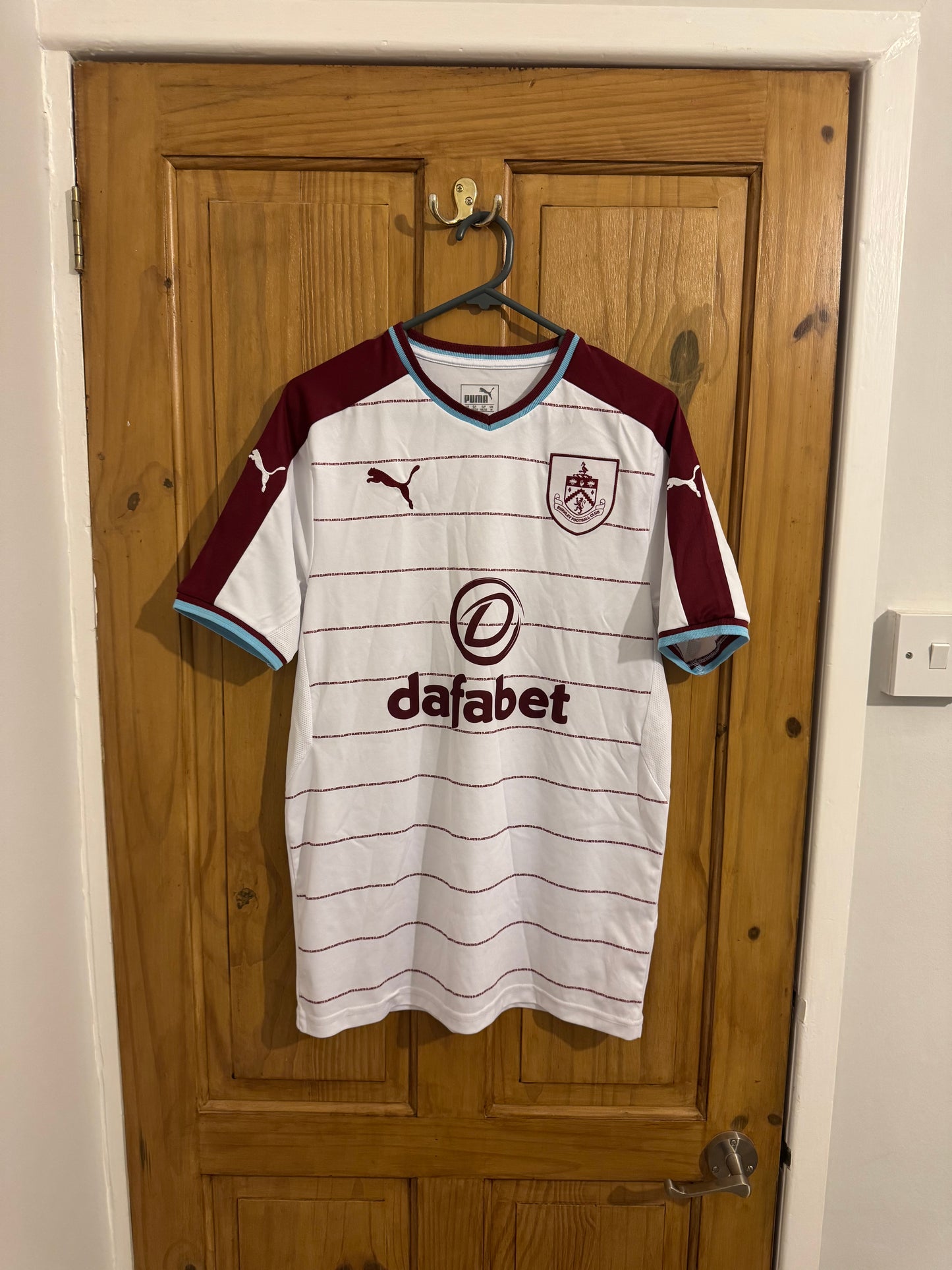 Burnley Football Shirt - Away - 2017 / 2018 - Medium