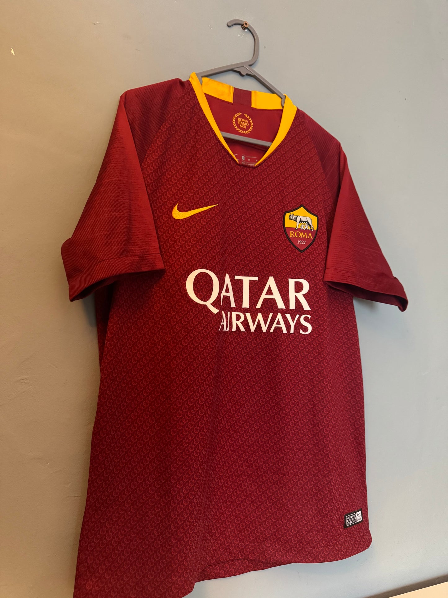 AS Roma Football Shirt - 2018 / 2019 - Home - Medium