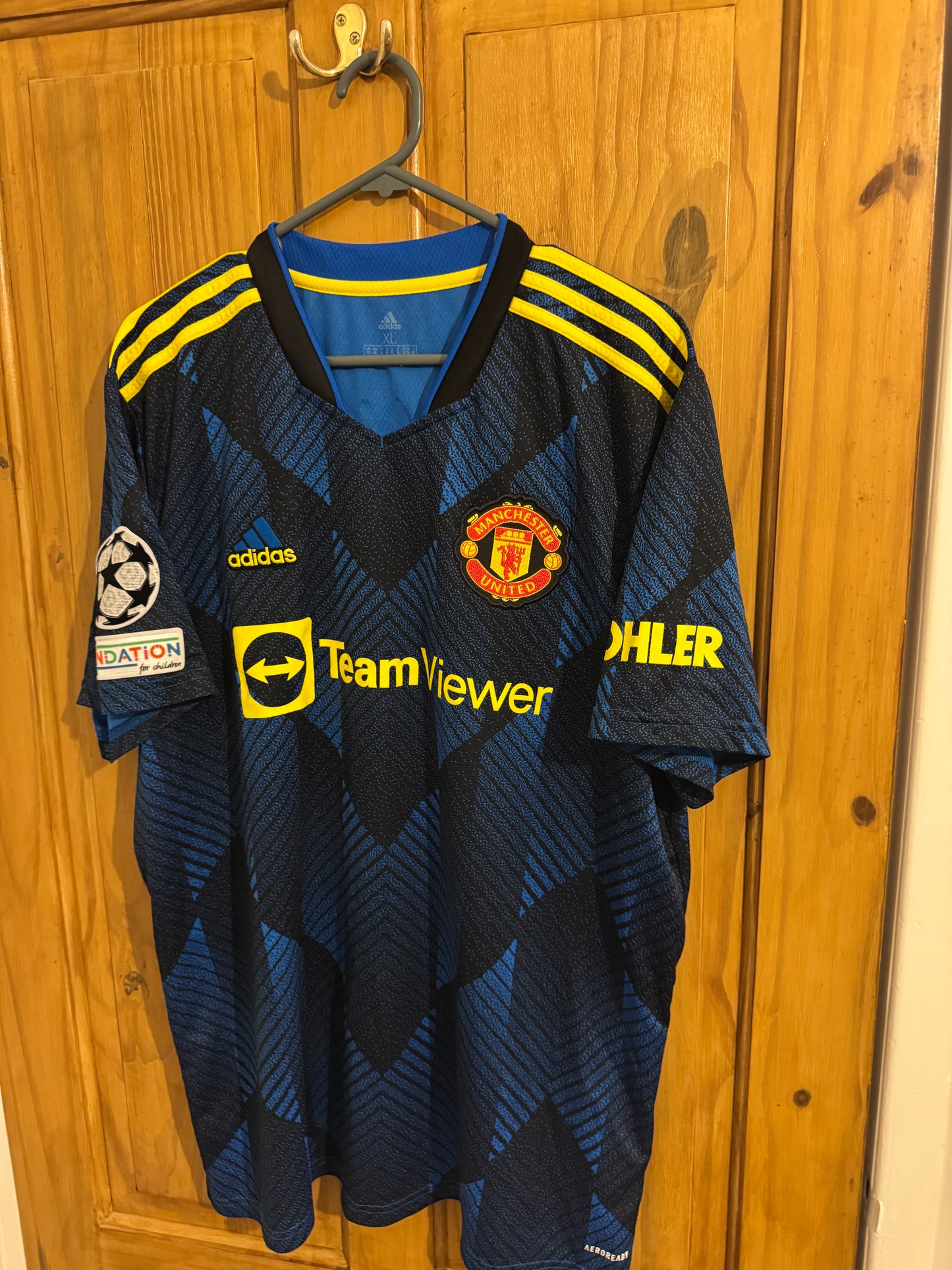 Manchester United Football Shirt - 2021 / 2022 - Third - XL - 7 Ronaldo CL Patch