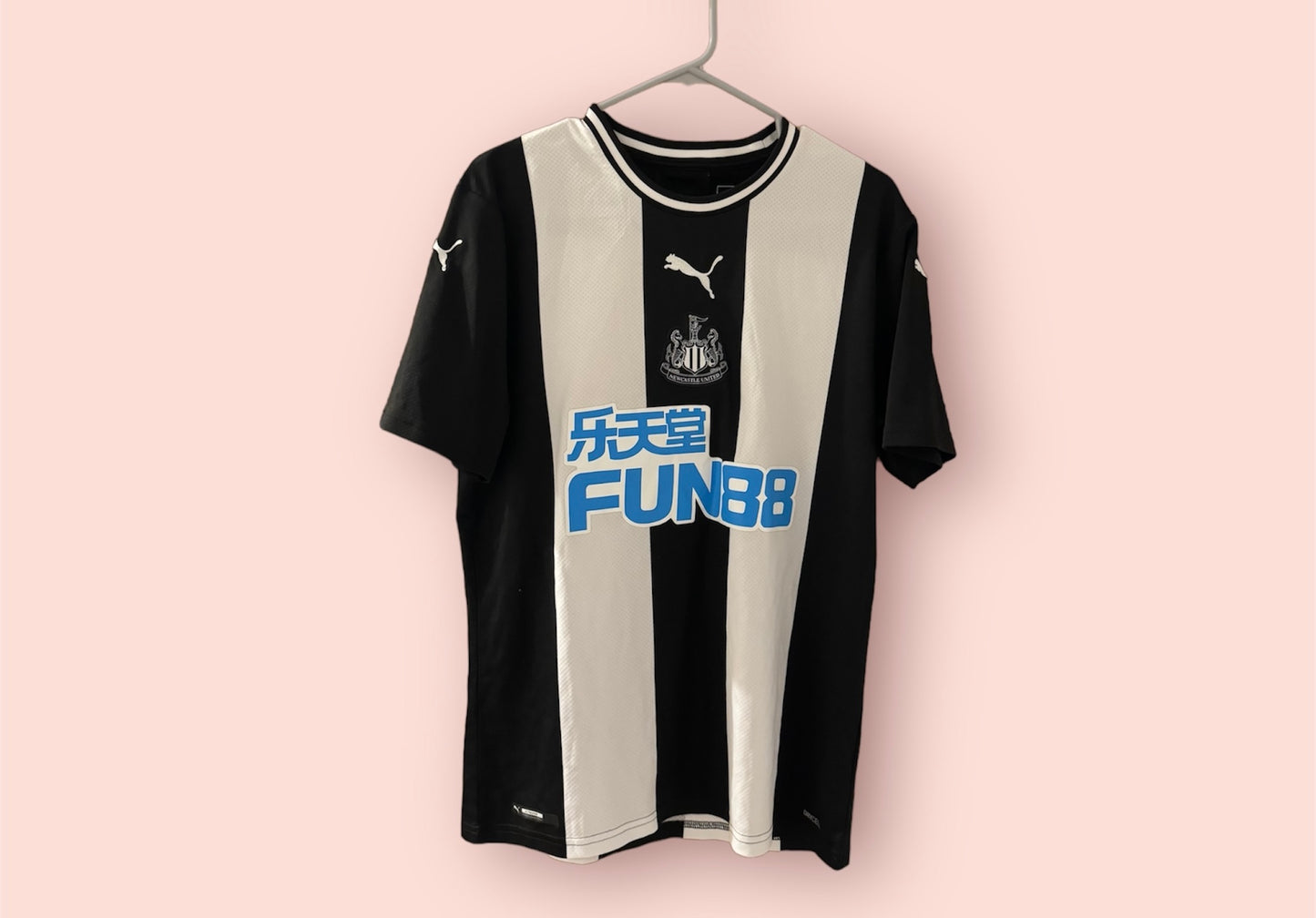 Newcastle Football Shirt - 2019 / 2020 - Home - Medium