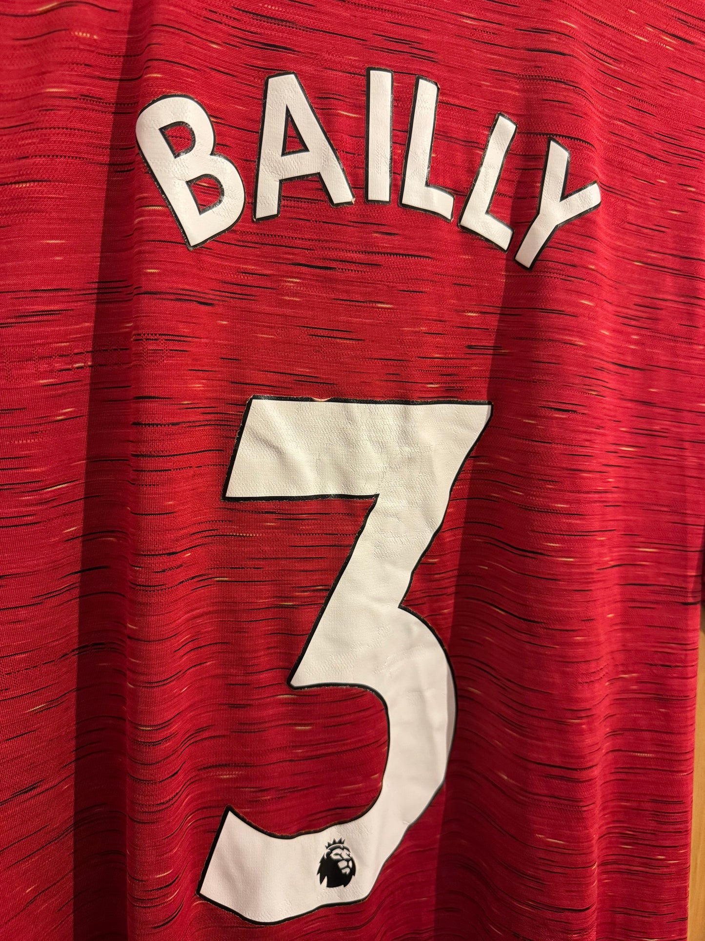 Manchester United Football Shirt - 2020 / 2021 - Home - Medium - #3 Bailly
