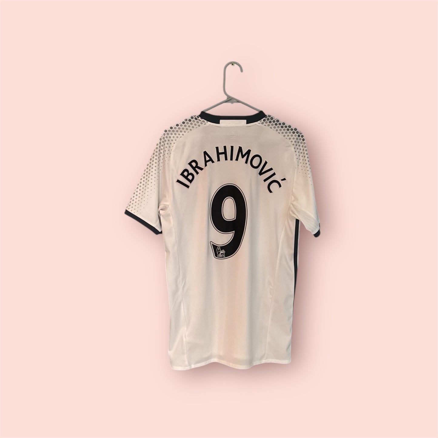 Manchester United Football Shirt - 2016 / 2017 - Third - Medium - #9 Ibrahimovic