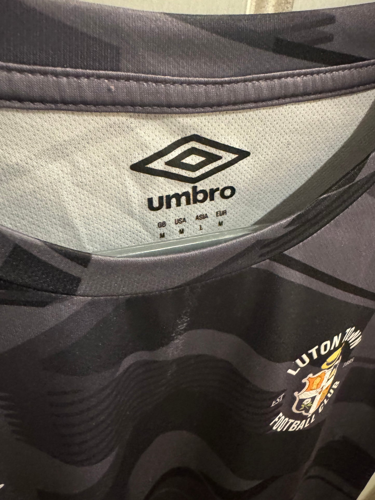 Luton Town Football Shirt - 2022 / 2023 - Carbon Training Top - Medium