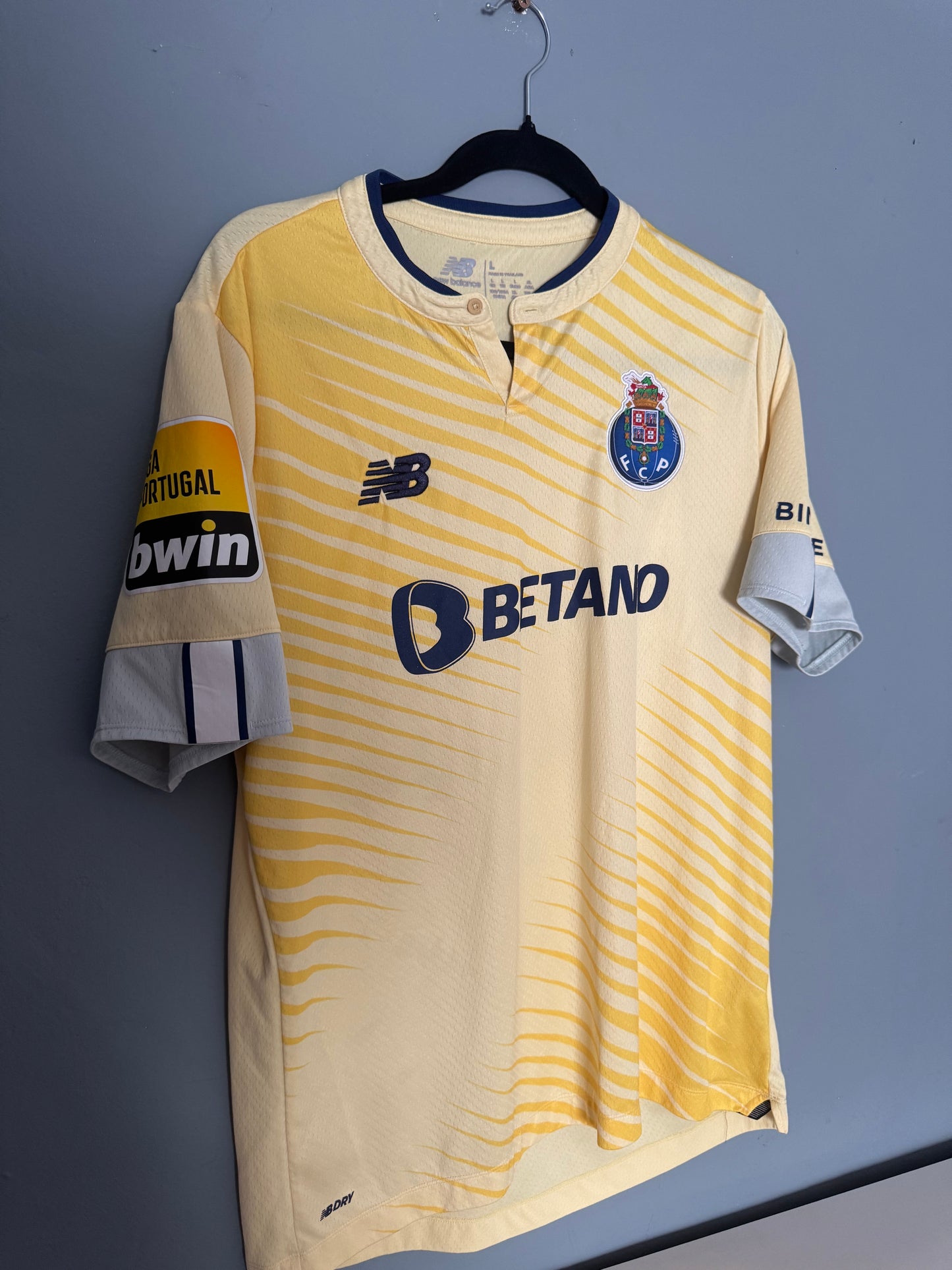 FC Porto Football Shirt - 2022 / 2023 - Away - Large - #46 Eustaquio