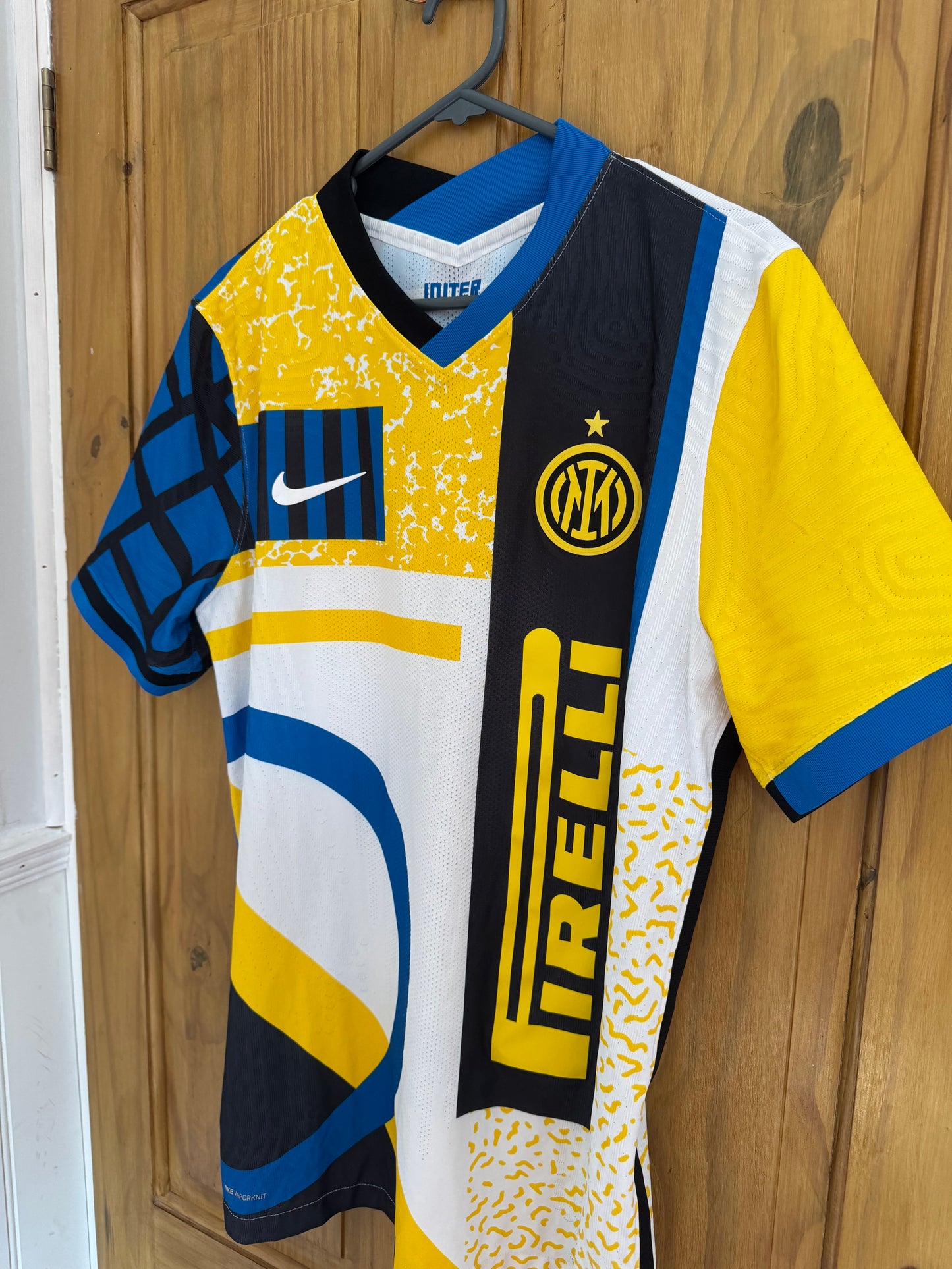 Inter Milan Football Shirt - 2020 / 2021 - Fourth - Large - Vaporknit