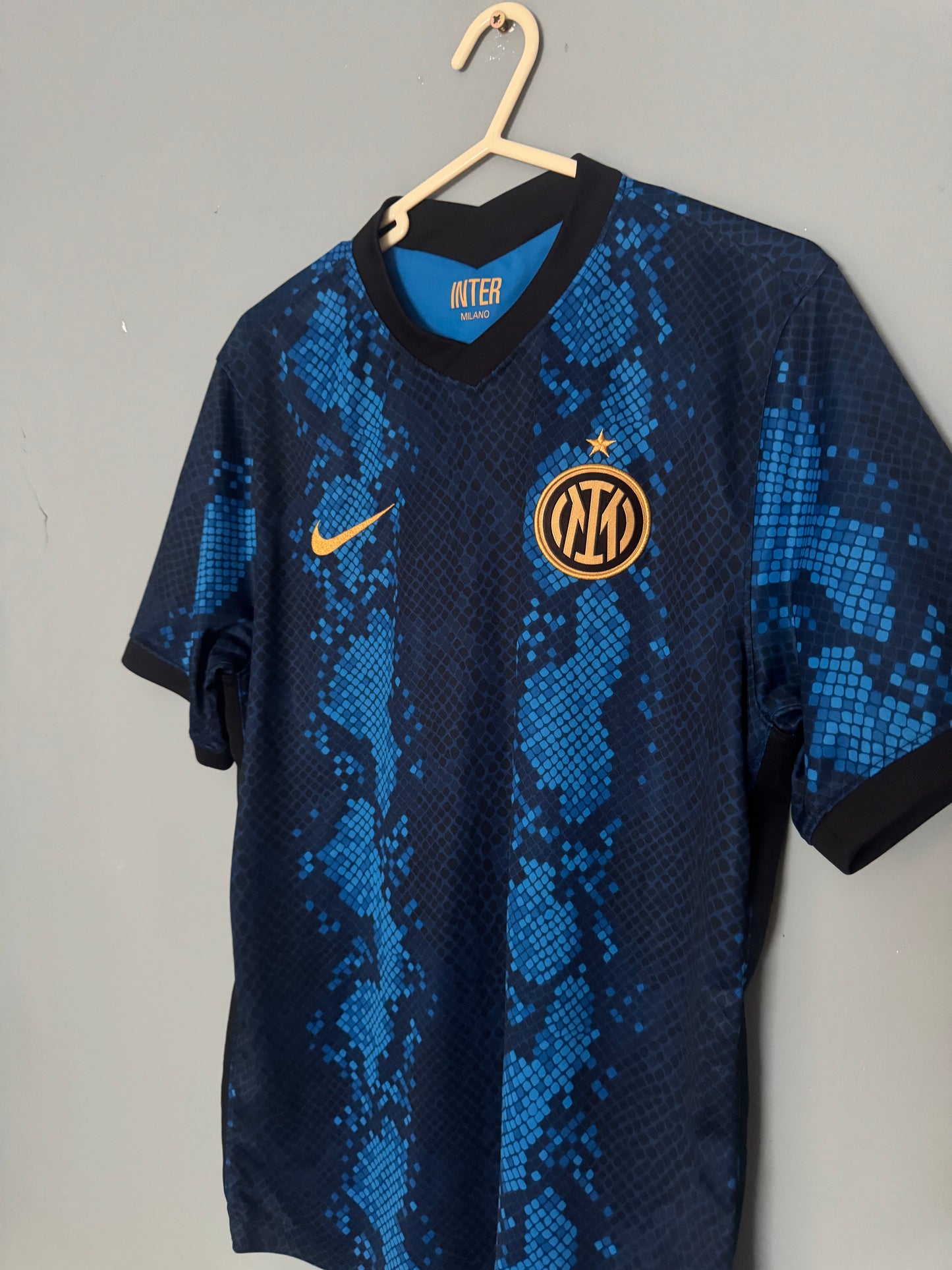 Inter Milan Football Shirt - 2021 / 2022 - Home - Medium